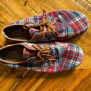 TOMS Lace Ups!